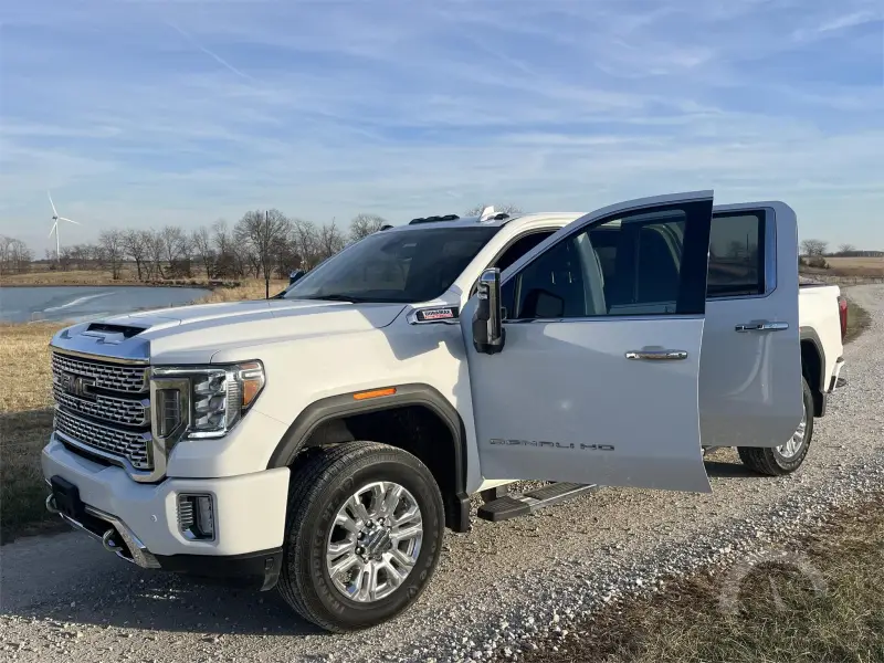 2021 GMC Sierra 2500HD Denali Crew Cab photo 16