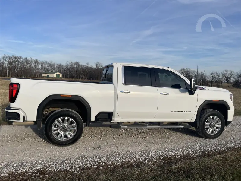 2021 GMC Sierra 2500HD Denali Crew Cab photo 7