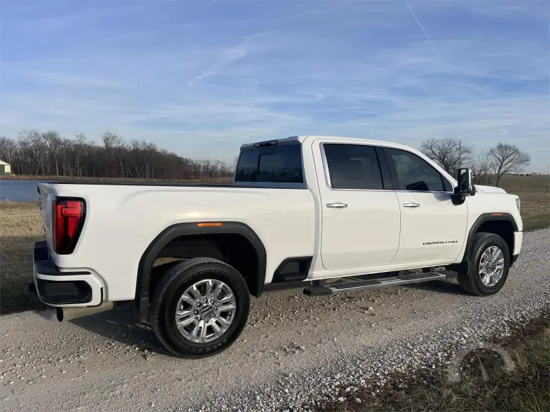 2021 GMC Sierra 2500HD Denali Crew Cab photo 9