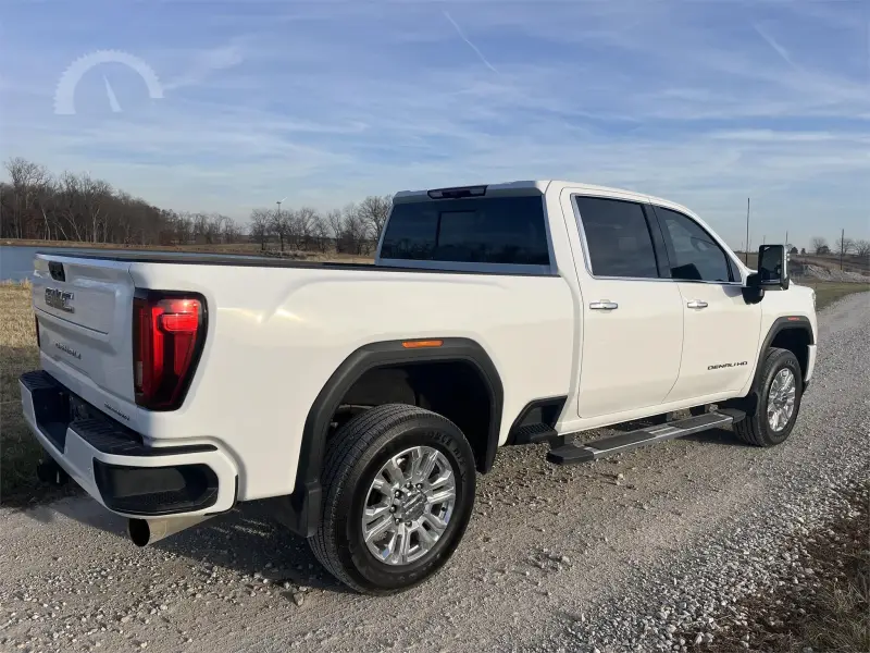 2021 GMC Sierra 2500HD Denali Crew Cab photo 6