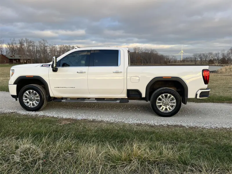 2021 GMC Sierra 2500HD Denali Crew Cab photo 2