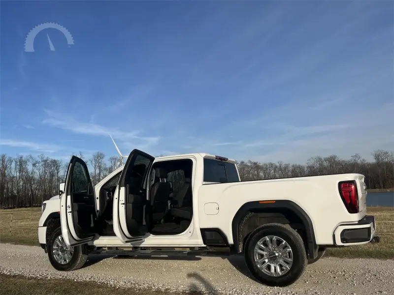 2021 GMC Sierra 2500HD Denali Crew Cab photo 17